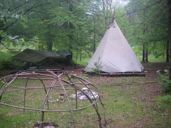 Schwitzhütte, Küchenplane und Tipi