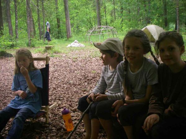 Josefina, Alexander, Lena und Priska schauen auch zu