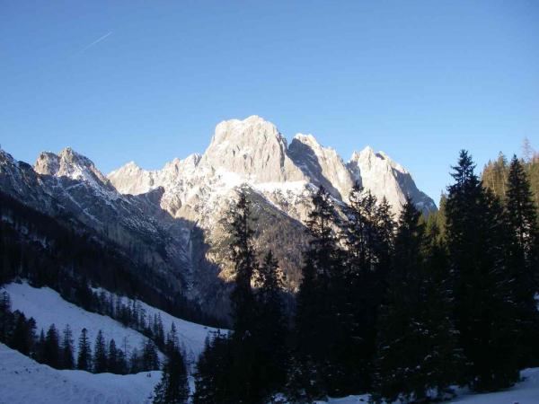 und strebt dem noch sonnigen Stadlhorn zu