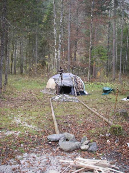 Schwitzhütte mit Energielinie am Nachmittag