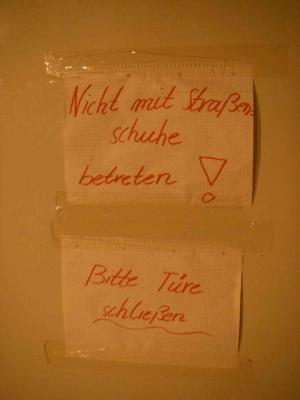 Badezimmer mit Schuhen betreten verboten