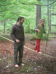 Josefina auf der Slackline