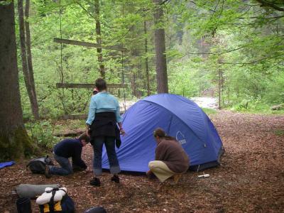Die ersten Zelte werden aufgebaut
